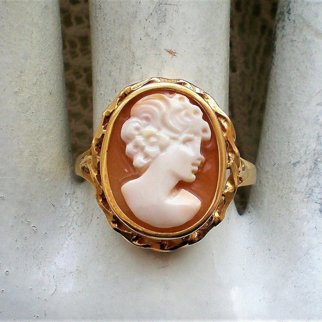 New Nwt European Spain Designer Solid 18k Yellow Gold Carved Shell Cameo Ring